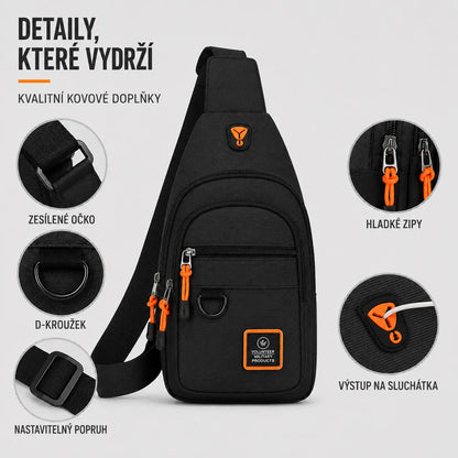 Detail černé crossbody tašky s kovovými doplňky, hladkými zipy, nastavitelným popruhem a D-kroužkem.